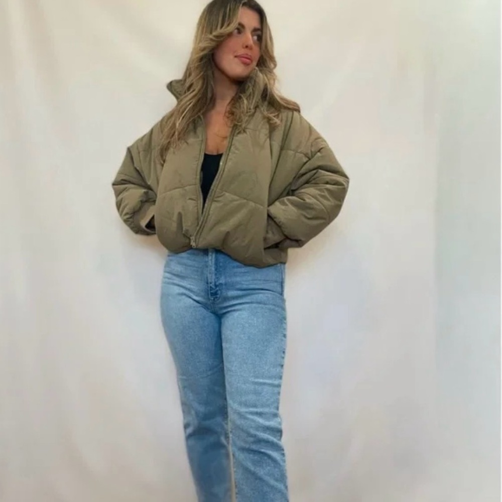 Le Lis Olive Green Cropped Puffer Jacket View 2